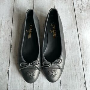 AUTHENTIC PREOWNED CHANEL BALLET FLATS GUNMETAL LEATHER GREY CC LOGO SILVER 38